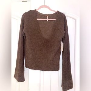 Free people XS sweater, brand new, V-neck sweater with flared sleeves